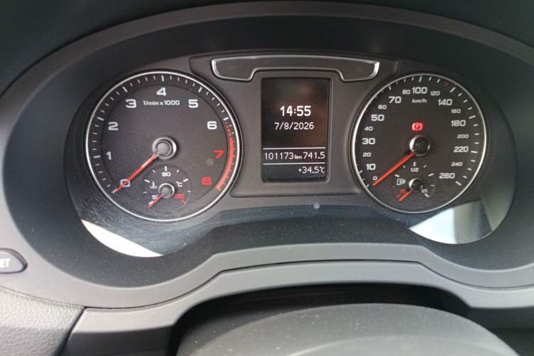 Used Audi Q3 2017 35 TFSI Fashion Model Odometer Close Up
