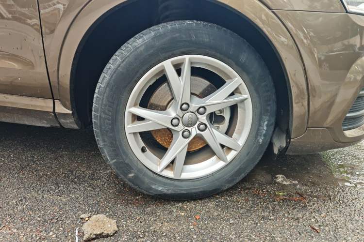 Used Audi Q3 2017 35 TFSI Fashion Model Right Front Wheel Hub