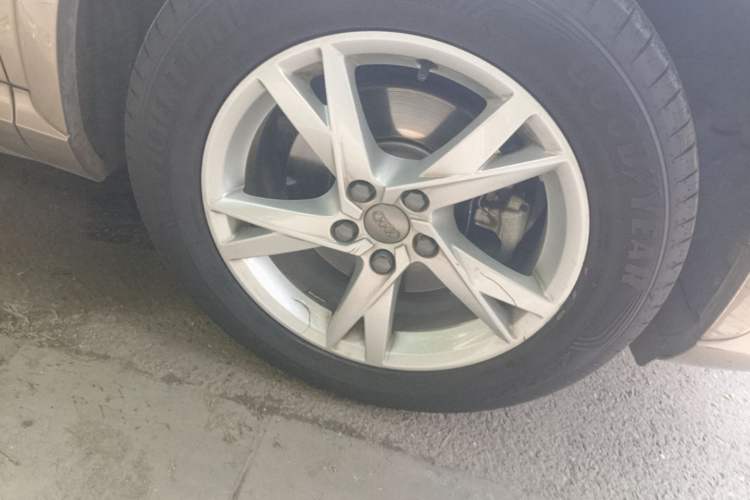Used Audi Q3 2017 30 TFSI Fashion Model Right Front Wheel Hub