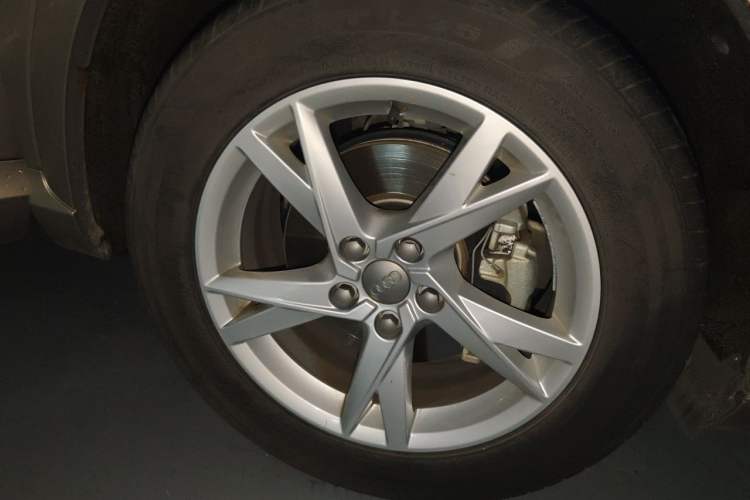 Used Audi Q3 2017 30 TFSI Fashion Model Right Front Wheel Hub