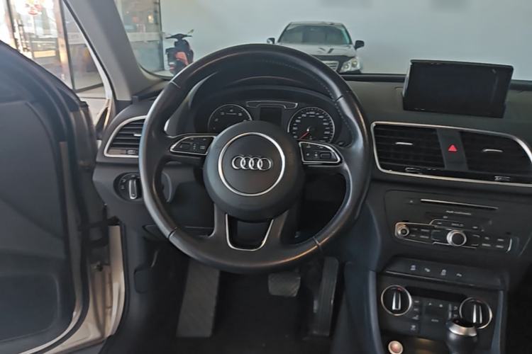 Used Audi Q3 2017 30 TFSI Fashion Model Steering Wheel