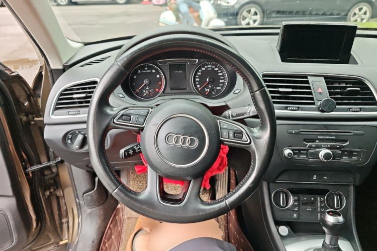 Used Audi Q3 2017 35 TFSI Fashion Model Steering Wheel