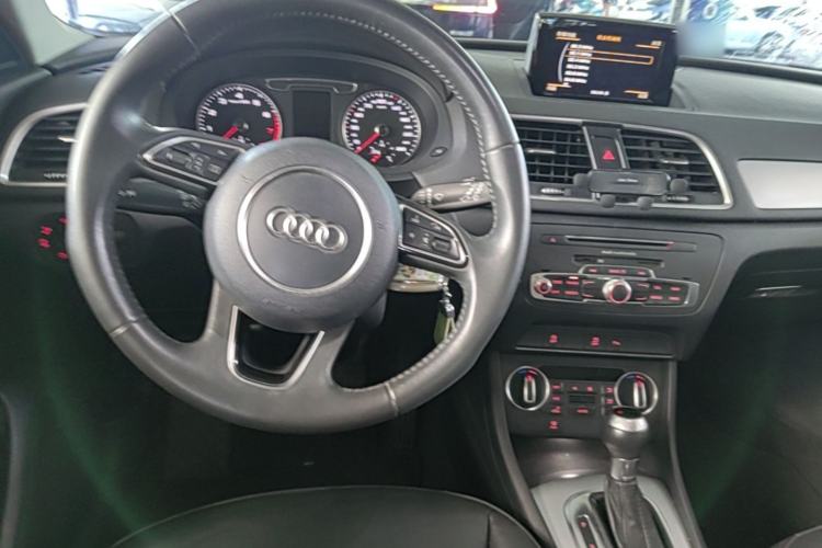Used Audi Q3 2017 35 TFSI Fashion Model Steering Wheel