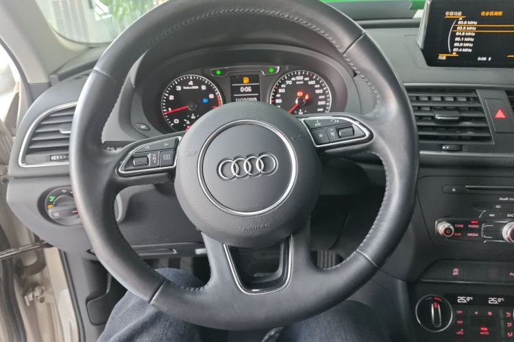 Used Audi Q3 2017 30 TFSI Fashion Model Steering Wheel