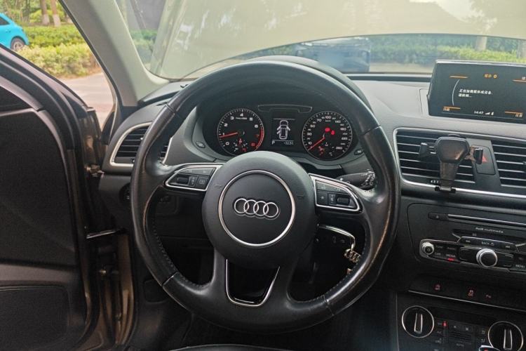 Used Audi Q3 2017 30 TFSI Fashion Model Steering Wheel