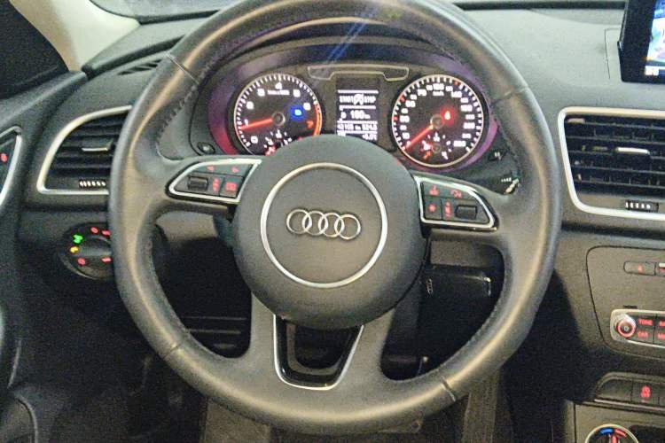 Used Audi Q3 2017 35 TFSI Fashion Model Steering Wheel