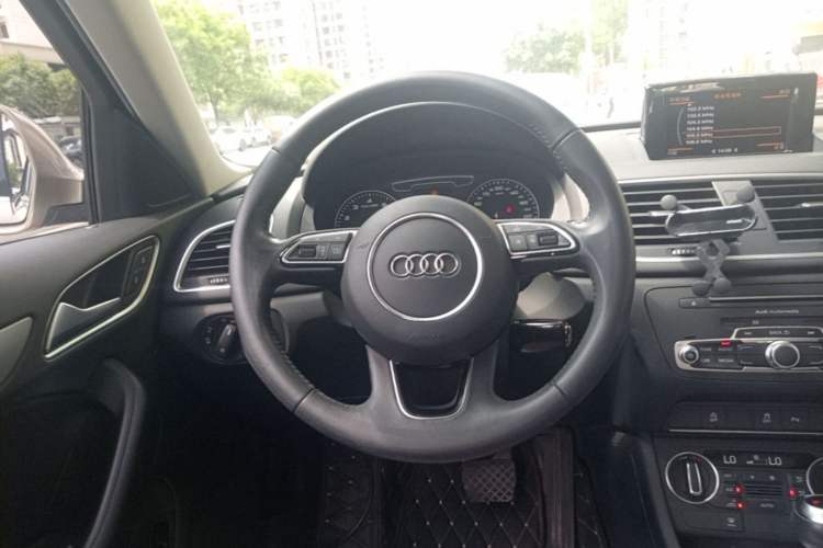 Used Audi Q3 2017 30 TFSI Fashion Model Steering Wheel