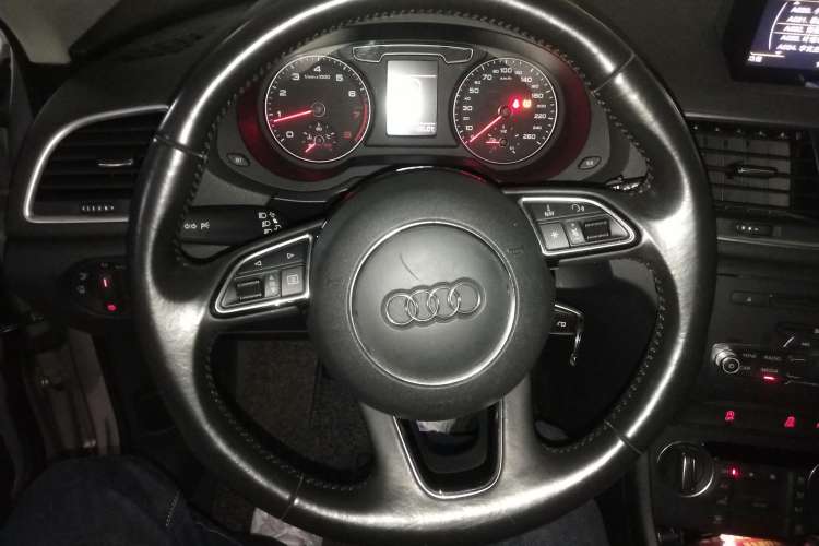 Used Audi Q3 2017 30 TFSI Fashion Model Steering Wheel