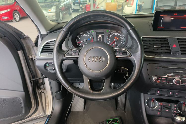 Used Audi Q3 2017 35 TFSI Fashion Model Steering Wheel