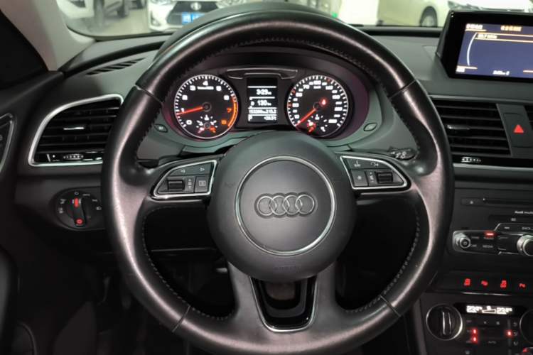 Used Audi Q3 2017 30 TFSI Fashion Model Steering Wheel