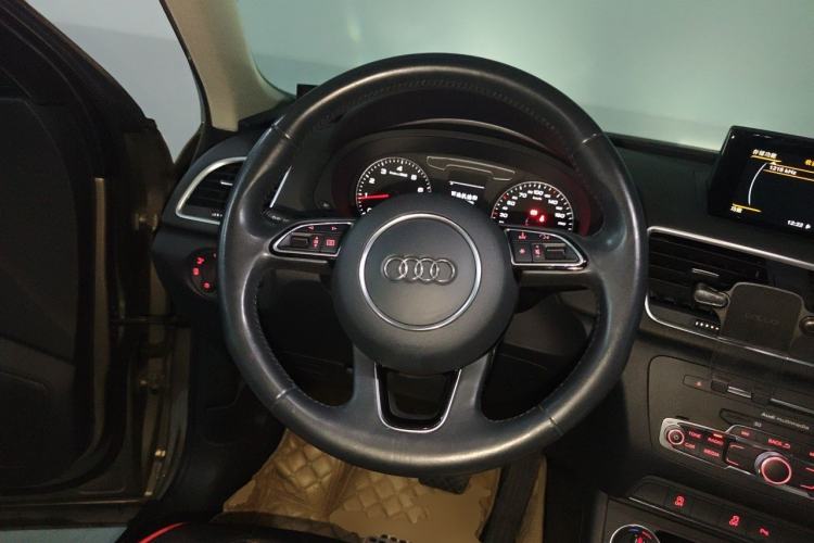 Used Audi Q3 2017 30 TFSI Fashion Model Steering Wheel