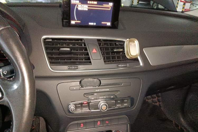 Used Audi Q3 2017 35 TFSI Fashion Model Audio And AC Panel