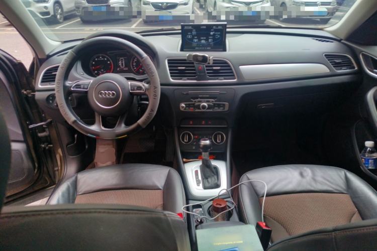 Used Audi Q3 2017 30 TFSI Fashion Model Center Console