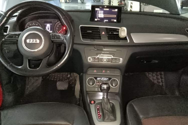 Used Audi Q3 2017 35 TFSI Fashion Model Center Console
