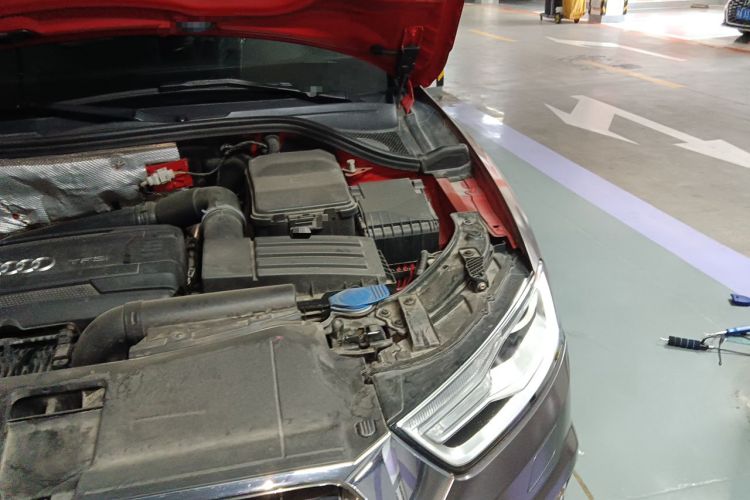 Used Audi Q3 2017 35 TFSI Fashion Model Engine Bay Left