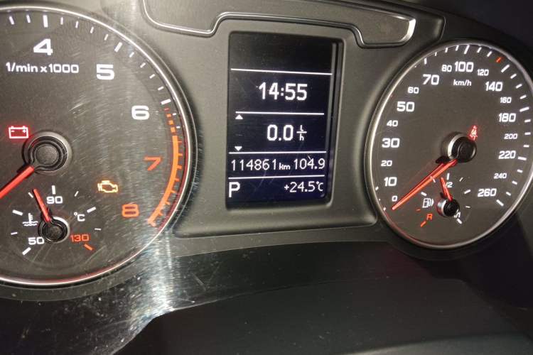 Used Audi Q3 2017 35 TFSI Fashion Model Odometer Close Up