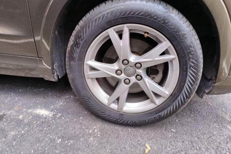 Used Audi Q3 2017 30 TFSI Fashion Model Right Front Wheel Hub