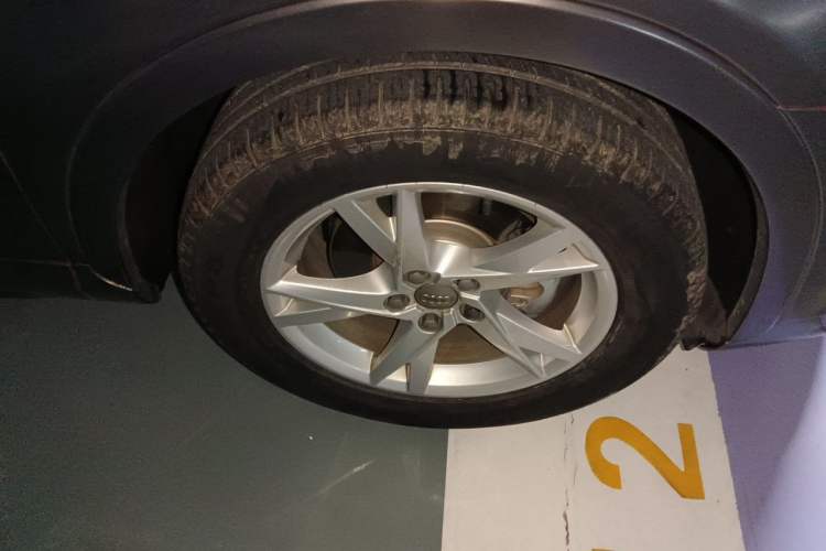 Used Audi Q3 2017 35 TFSI Fashion Model Right Front Wheel Hub