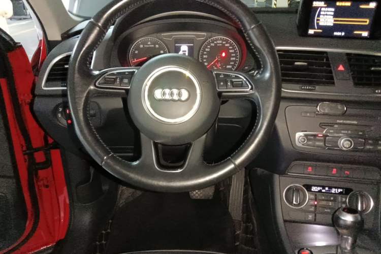 Used Audi Q3 2017 35 TFSI Fashion Model Steering Wheel