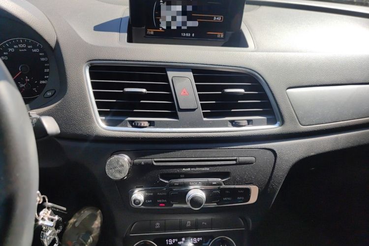 Used Audi Q3 2017 35 TFSI Fashion Model Audio And AC Panel