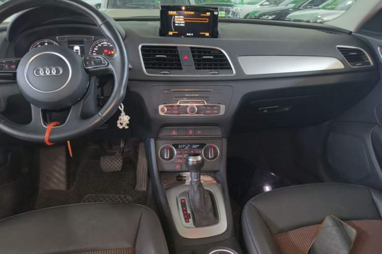 Used Audi Q3 2017 30 TFSI Fashion Model Audio And AC Panel