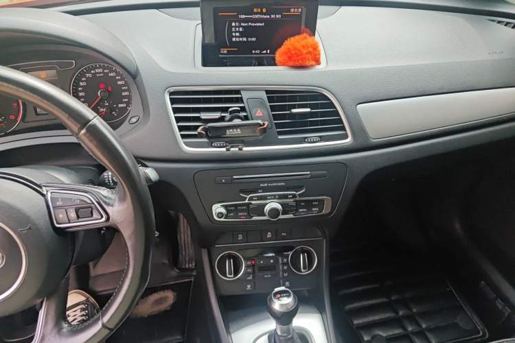 Used Audi Q3 2017 30 TFSI Fashion Model Audio And AC Panel