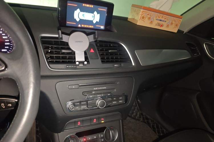 Used Audi Q3 2017 30 TFSI Fashion Model Audio And AC Panel