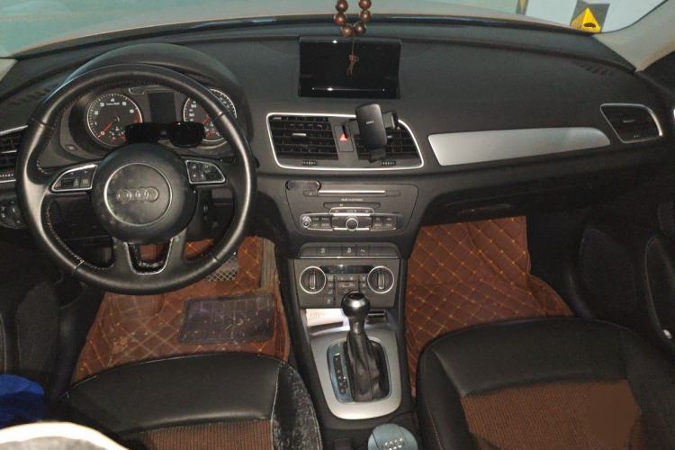 Used Audi Q3 2017 35 TFSI Fashion Model Center Console
