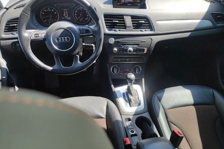 Used Audi Q3 2017 35 TFSI Fashion Model Center Console