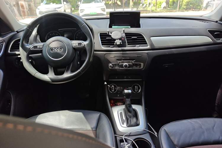 Used Audi Q3 2017 30 TFSI Fashion Model Center Console
