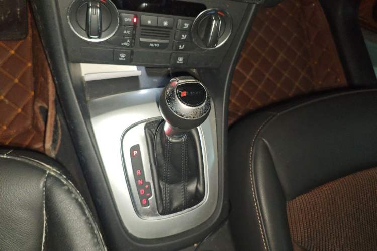 Used Audi Q3 2017 35 TFSI Fashion Model Gear Lever