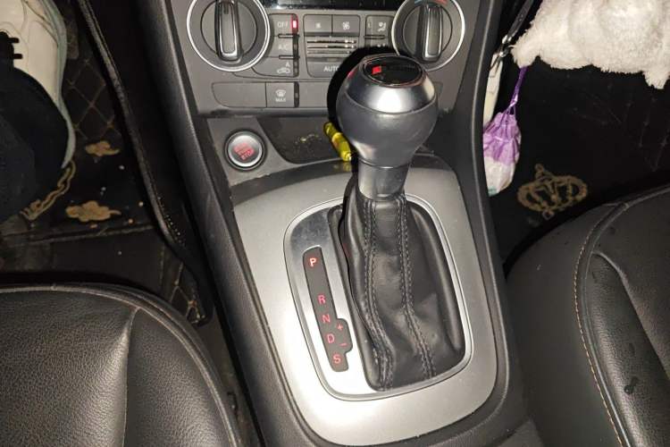 Used Audi Q3 2017 35 TFSI Sport Edition Gear Lever