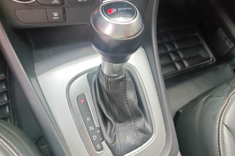 Used Audi Q3 2017 30 TFSI Fashion Model Gear Lever
