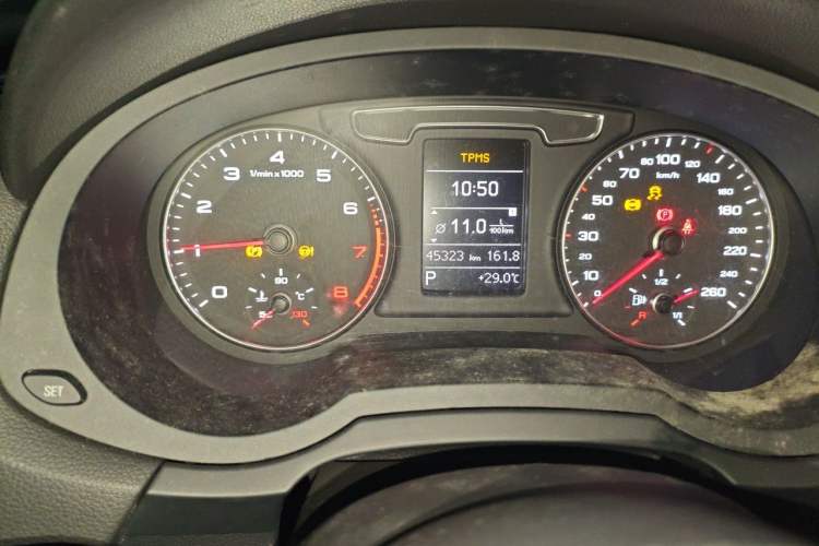 Used Audi Q3 2017 35 TFSI Fashion Model Odometer Close Up