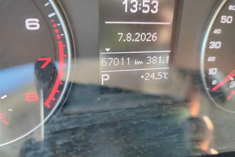 Used Audi Q3 2017 35 TFSI Fashion Model Odometer Close Up