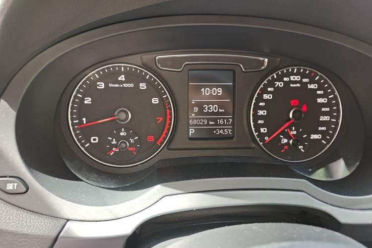Used Audi Q3 2017 30 TFSI Fashion Model Odometer Close Up