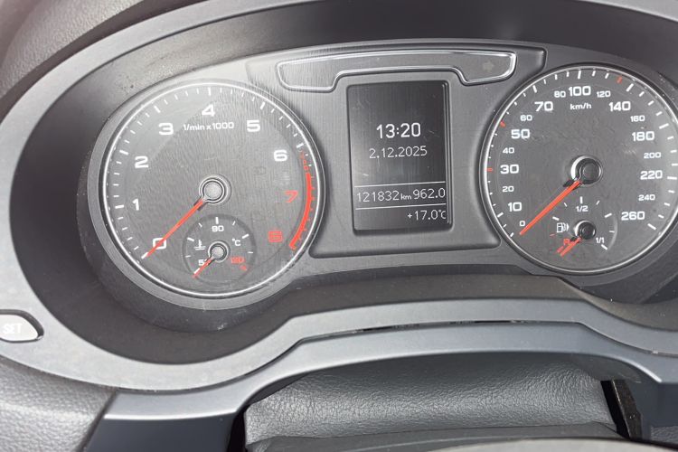 Used Audi Q3 2017 35 TFSI Fashion Model Odometer Close Up