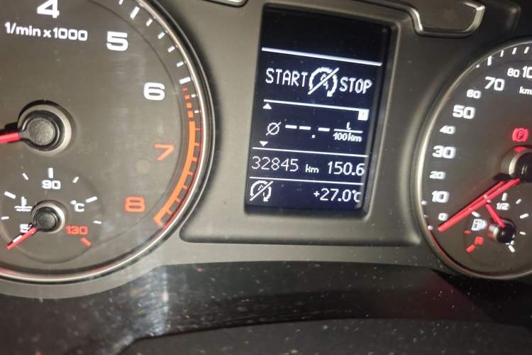 Used Audi Q3 2017 30 TFSI Fashion Model Odometer Close Up