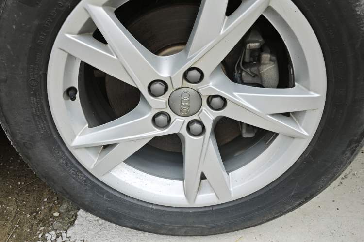 Used Audi Q3 2017 30 TFSI Fashion Model Right Front Wheel Hub
