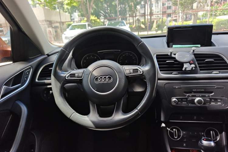 Used Audi Q3 2017 30 TFSI Fashion Model Steering Wheel