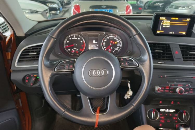 Used Audi Q3 2017 30 TFSI Fashion Model Steering Wheel