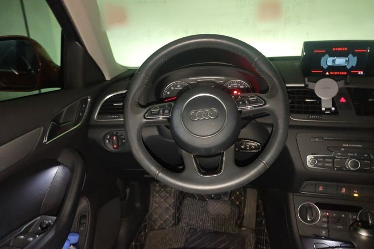 Used Audi Q3 2017 30 TFSI Fashion Model Steering Wheel