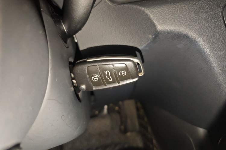 Used Audi Q3 2017 30 TFSI Fashion Model Vehicle Key