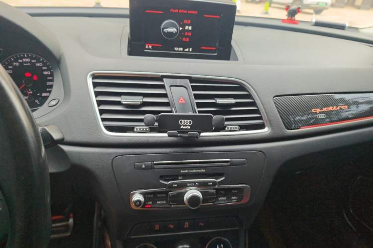 Used Audi Q3 2017 30 TFSI Fashion Model Audio And AC Panel