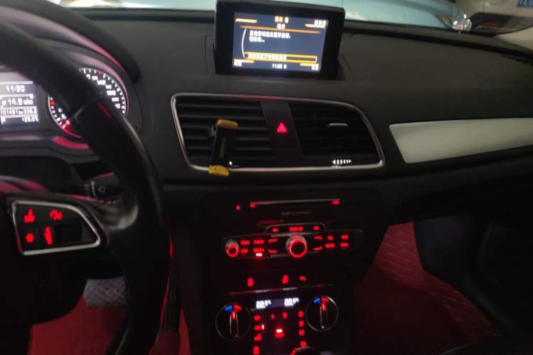 Used Audi Q3 2017 35 TFSI Fashion Model Audio And AC Panel