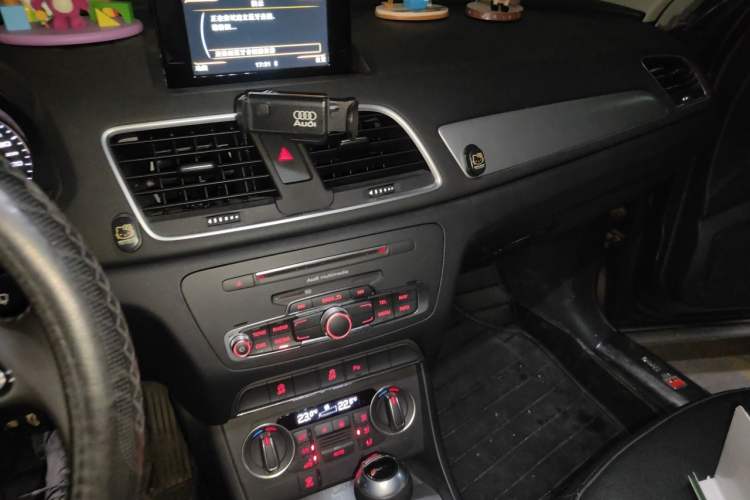 Used Audi Q3 2017 35 TFSI Fashion Model Audio And AC Panel