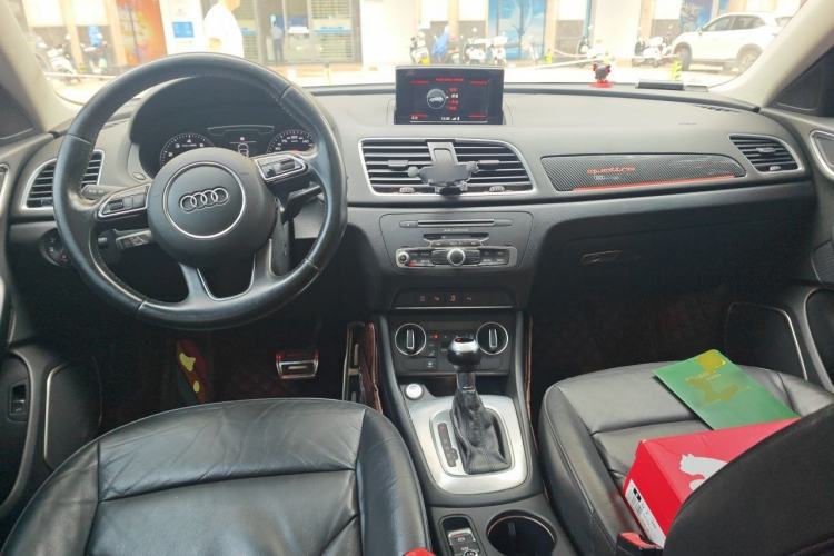 Used Audi Q3 2017 30 TFSI Fashion Model Center Console