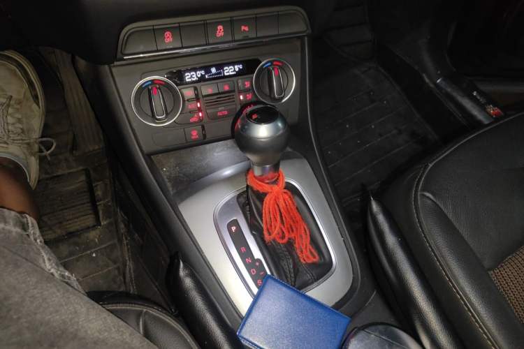 Used Audi Q3 2017 35 TFSI Fashion Model Gear Lever
