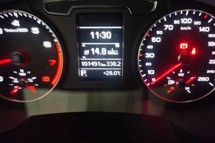 Used Audi Q3 2017 35 TFSI Fashion Model Odometer Close Up