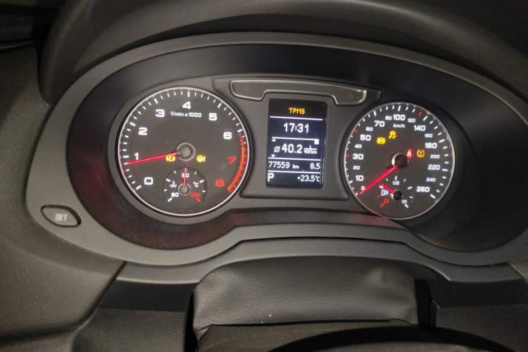 Used Audi Q3 2017 35 TFSI Fashion Model Odometer Close Up